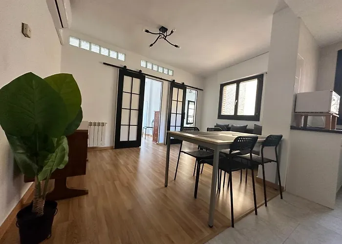 Dos Torres Hobbiton- En El Corazon Del Casco Historico *